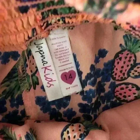 Lot of 4 girls shorts best fits youth 7-12 youth Medium/Large - Picture 5 of 8